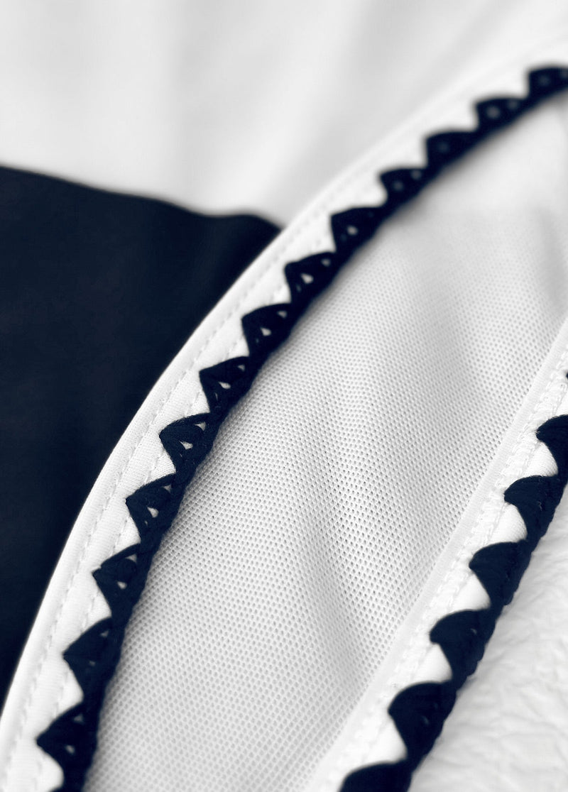 Maiô Um Ombro Só Estampado Com Laço E Acabamento Zig Zag