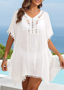 Saída de Praia com Detalhes Vazados e Pompons